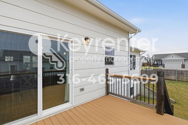 Building Photo - Beautiful 5 bedroom home near highways and schools!