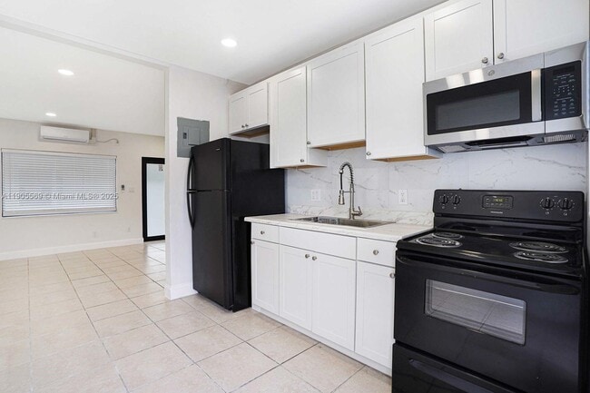 Building Photo - 502 NW 7th Terrace