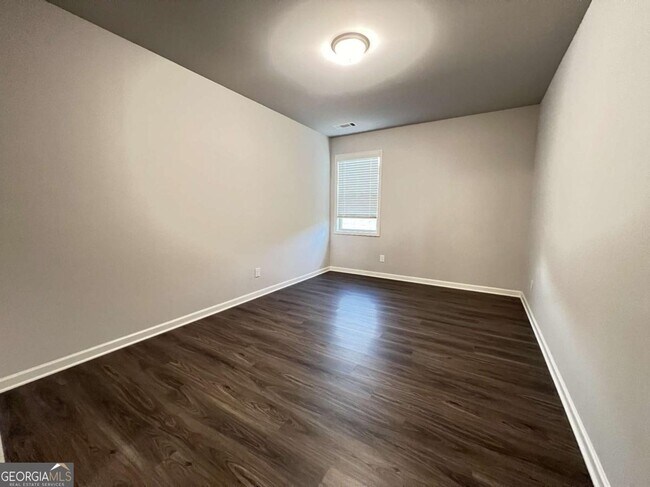 Building Photo - 4675 Silver Oak Dr SW