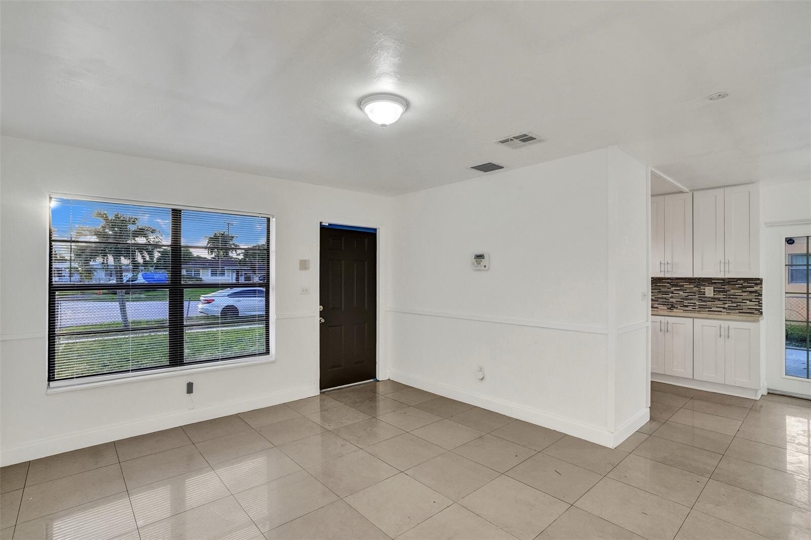 Building Photo - 1142 NW 43rd Ter