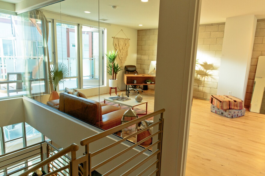 Building Photo - 3450 Cahuenga Blvd W