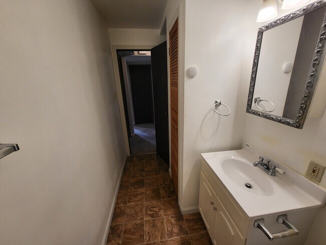 Bathroom - 306 Amabell St