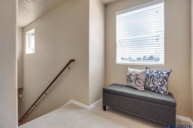 Building Photo - 848 NE Millstream Pl