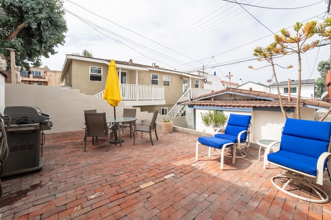 Shared patio! - 612 Bayview Dr