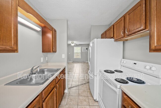 Building Photo - 191 Oak St