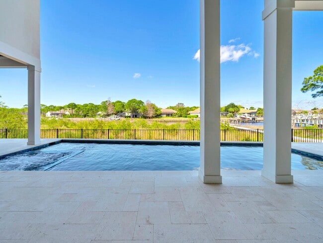 Building Photo - 330 Kelly Plantation Dr