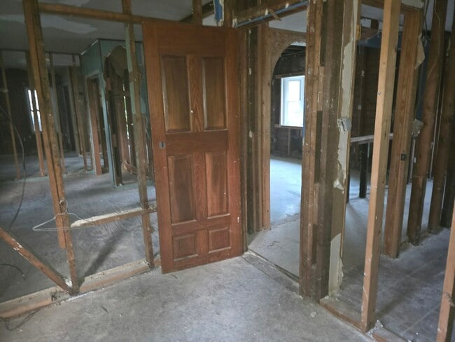 Building Photo - 728 Schirmeyer St