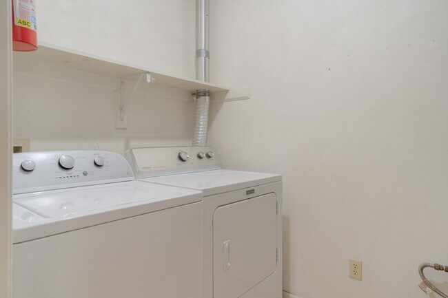 Building Photo - 846 Patrick Henry Dr