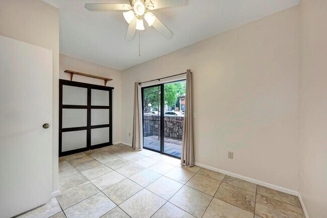 Building Photo - 2901 San Jacinto Blvd