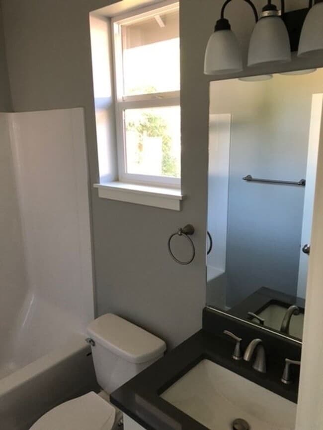Building Photo - Pet Friendly Single Family Cottage