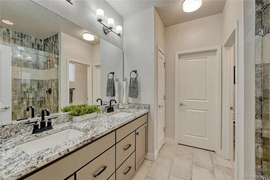 Building Photo - 6810 Sea Oats Dr