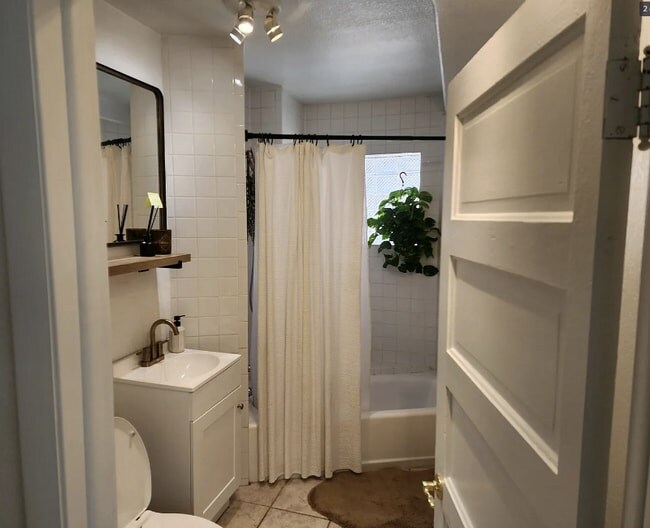 Building Photo - 3825 E 2nd Ave