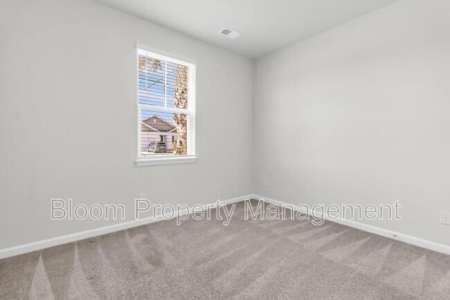 Building Photo - 602 Solar Ct