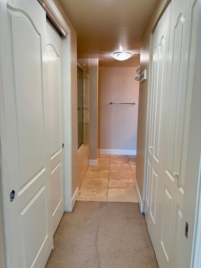 Building Photo - The Palladio 1 Bedroom