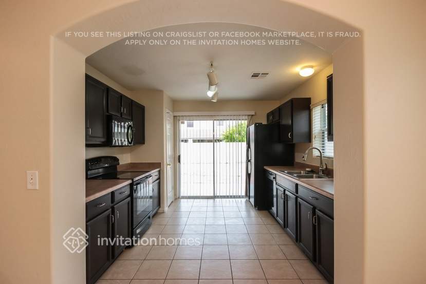 Building Photo - 13432 W Peck Dr