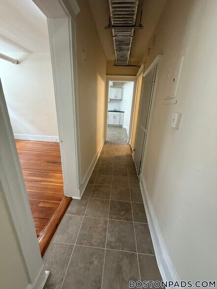 Building Photo - 17 Barrows St