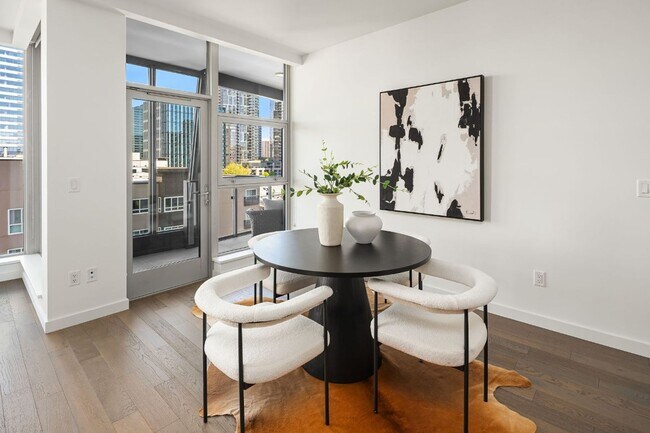 Building Photo - 2Bd/1.75Ba Bellevue Condo