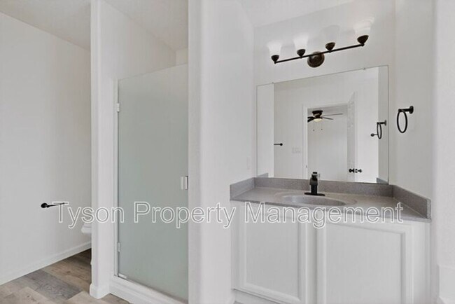 Building Photo - 10339 Vendaval Ave NW