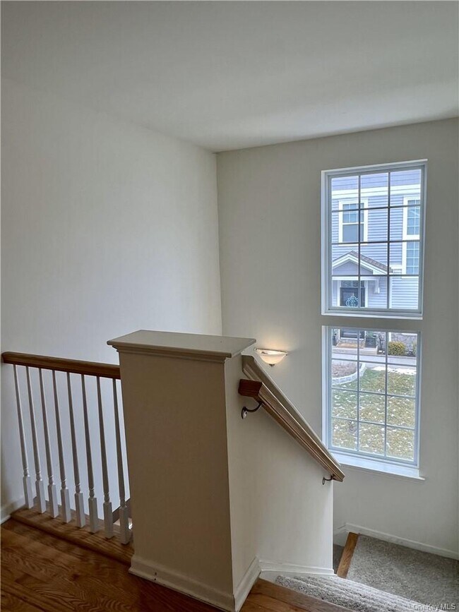 Building Photo - 95 Meadow View Dr