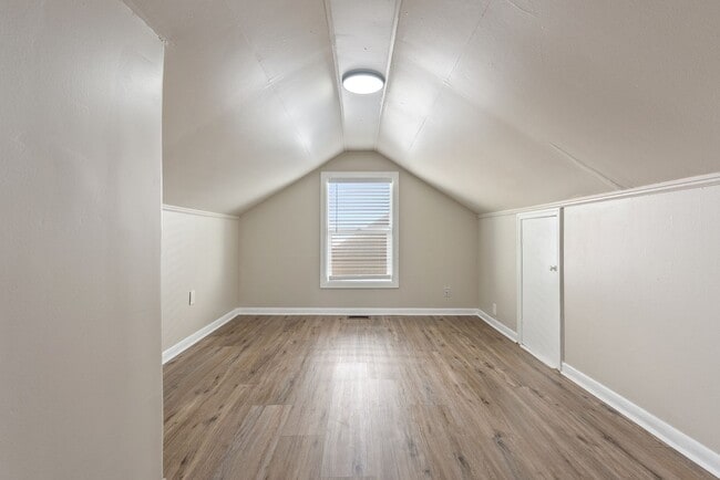 Building Photo - 4 Bed | 1 Bath with Modern Finishes in SE PDX