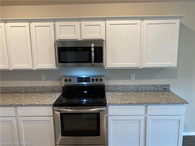 Building Photo - 8004 Dogwood Dr