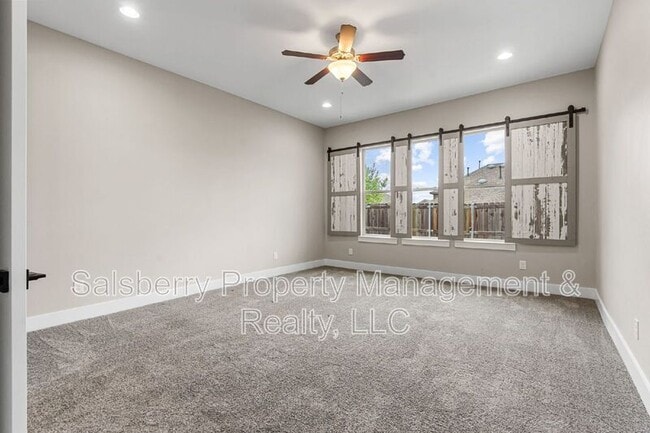 Building Photo - 121 Cedar Ln