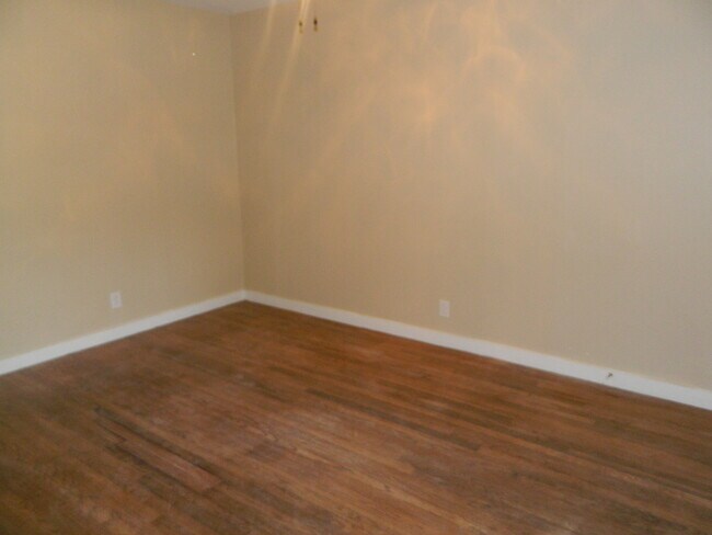 Building Photo - Ginder Properties3 (4501 Lareina Dr)