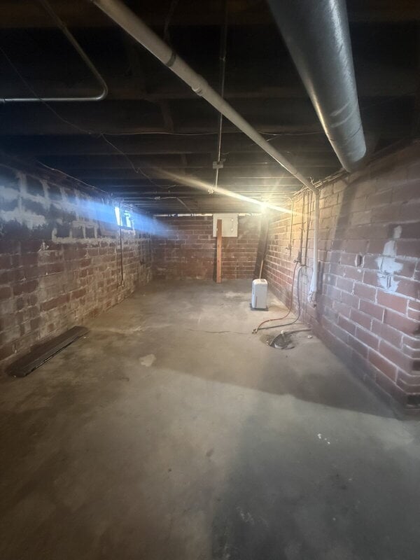 Building Photo - 2824 Des Moines St