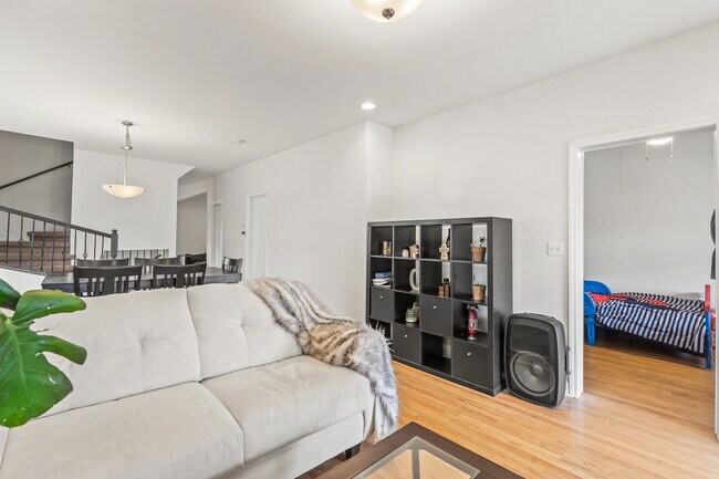 Building Photo - 7938 S Bennett Ave