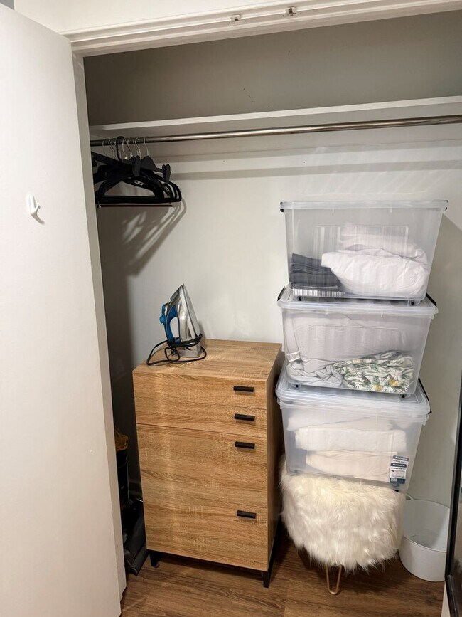 Building Photo - 1515 1/2 S Carson Ave