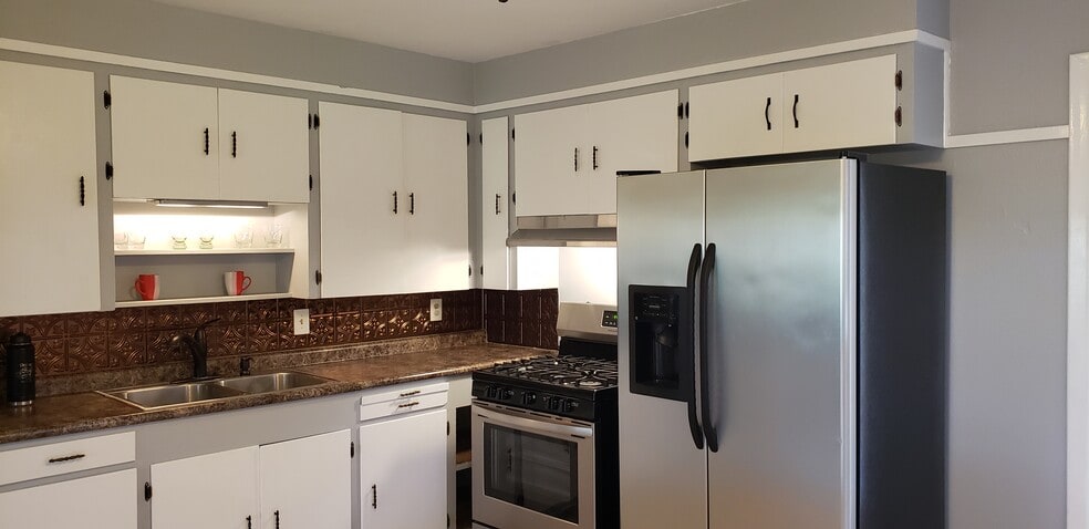 Kitchen - 4108 Parkway Dr