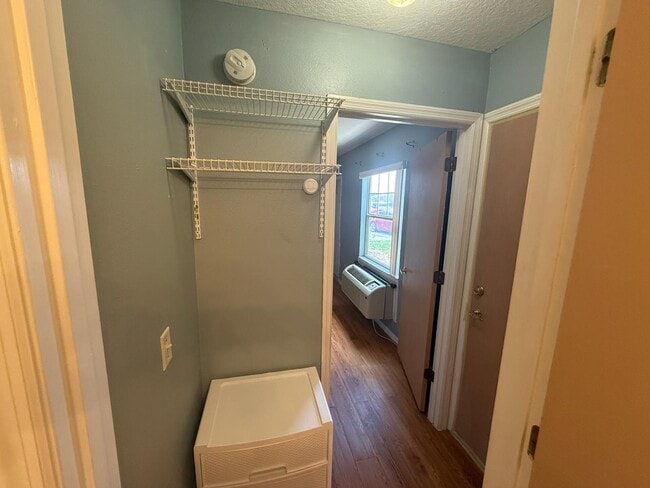 Building Photo - 843 Caribbean Dr