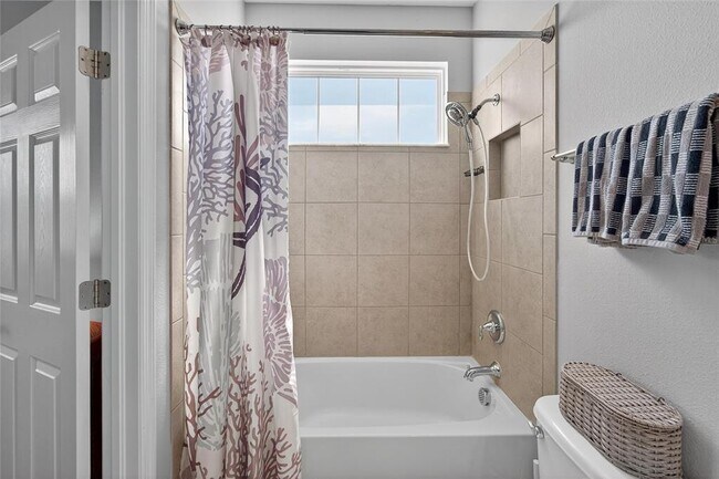 Building Photo - 5227 ADMIRAL POINTE Dr