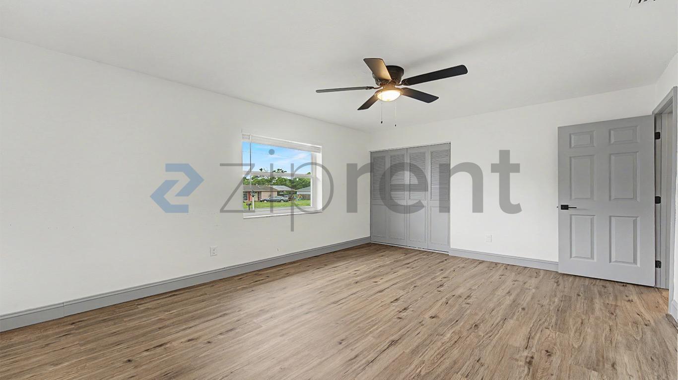 Building Photo - Unit