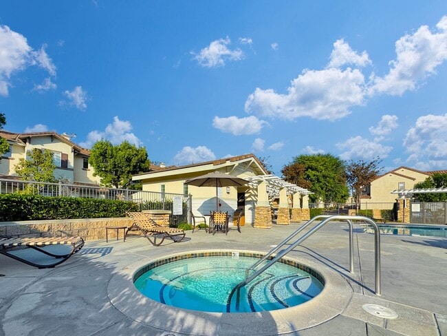 Building Photo - Beautiful 3 Bd/2Ba Spacious Home in Fullerton w/AC and Ample Community Amenities!