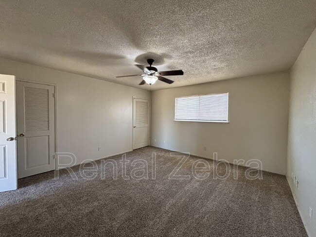 Building Photo - 2400 Gurr Rd