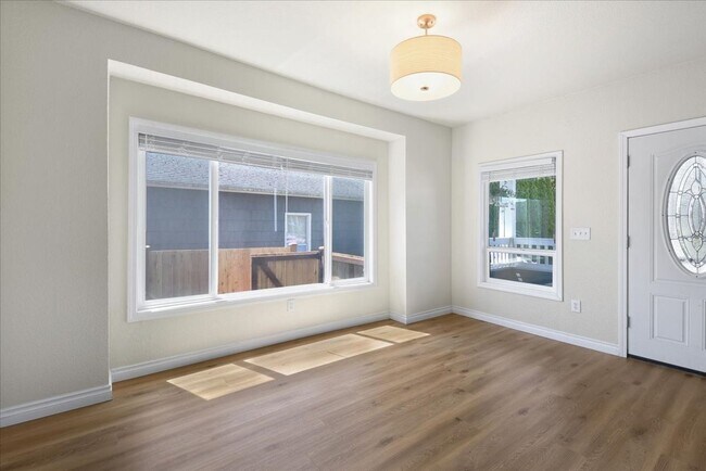 Building Photo - 1511 McDougall Ave
