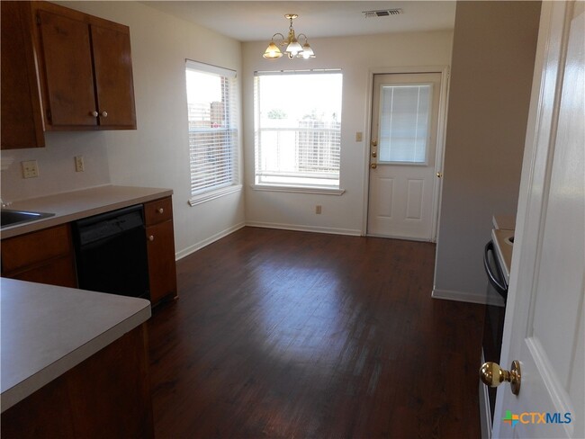 Building Photo - 214 Gemini Ct