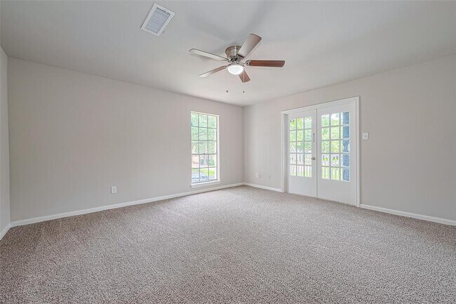 Building Photo - 10815 Creektree Dr