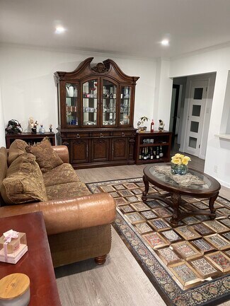 Building Photo - 10919 Ayres Ave