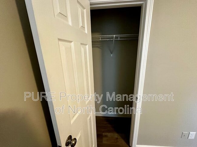 Building Photo - 221 Bookington Dr