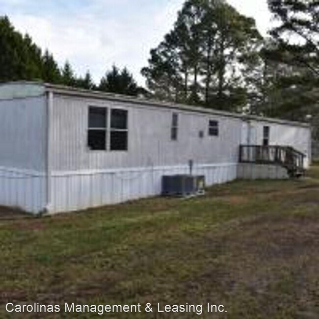 3 br, 1 bath House Trimmier Trailer Park... 632 Trimmier St