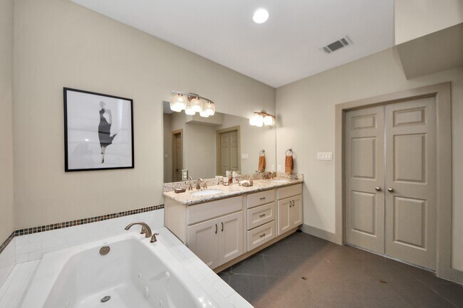 Building Photo - 4510 Inker St