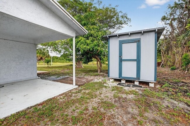 Building Photo - 291 NW 7th Ct