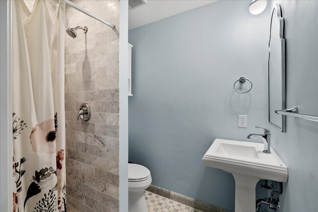 Building Photo - Rare Opportunity in the Heart of Ballston!