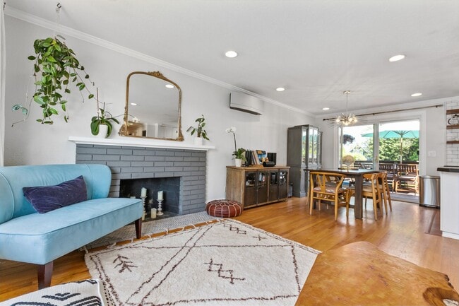 Building Photo - 3Bd/2.25Ba Seattle House