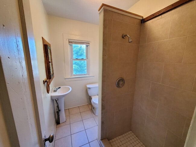 Building Photo - Large 3 Bedroom 2 Story Apartment Winton / Blossom area Avail Soon