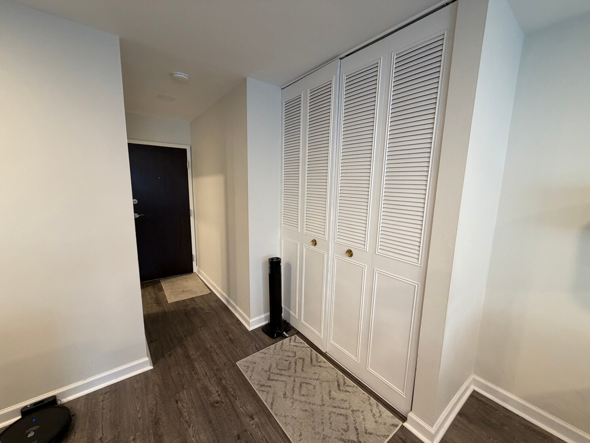 Building Photo - 515 W Wrightwood Ave