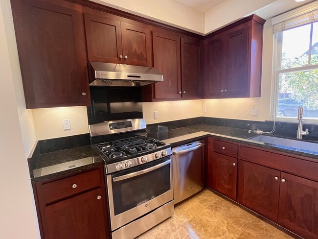 Building Photo - 212 Shumway Ln