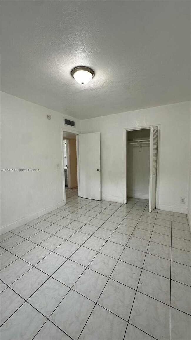 Building Photo - 414 NW 15th Way